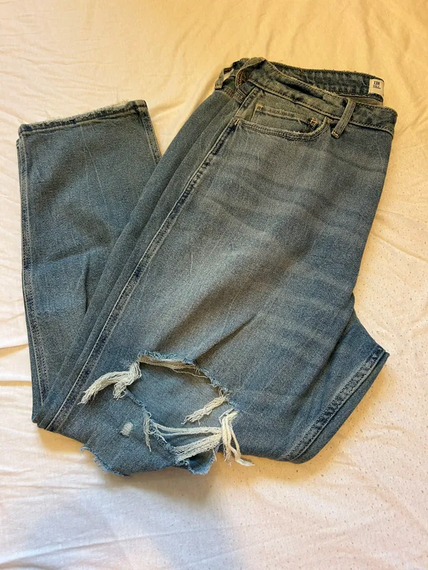 Hollister Curvy High Rise Mom Jean - Image 2