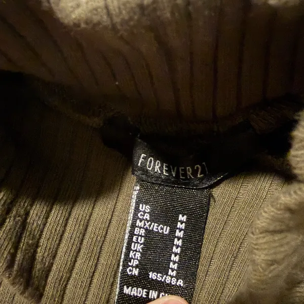 Forever 21 Juniors Olive Green Cropped Long Sleeve Turtle Neck EUC - Image 2