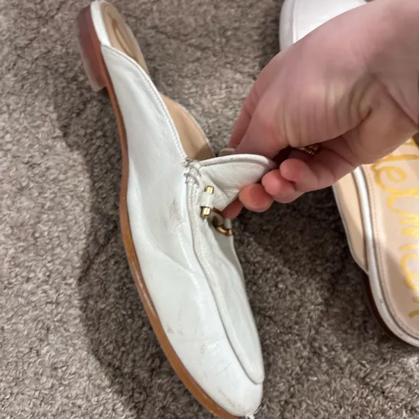 Sam Edelman Cream Loafers with Gold Accent - Image 5