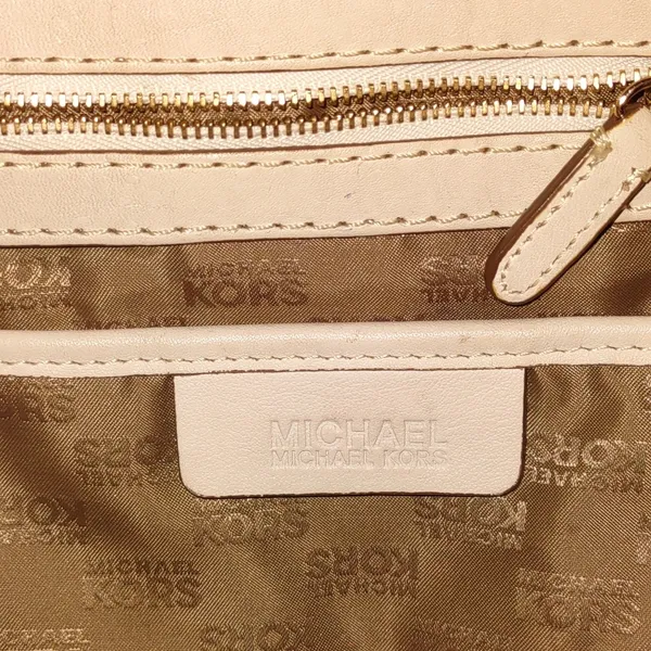 Michael Kors leather bag. (A) - Image 5