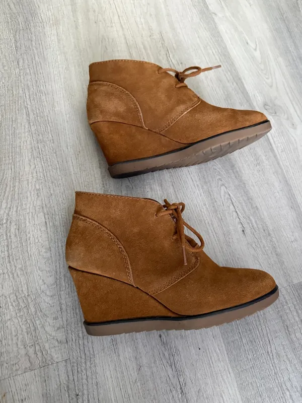 Sonoma Life+Style Suede Lace-Up Wedge Ankle Booties in Brown “Chestnut” Size 8.5 - Image 5