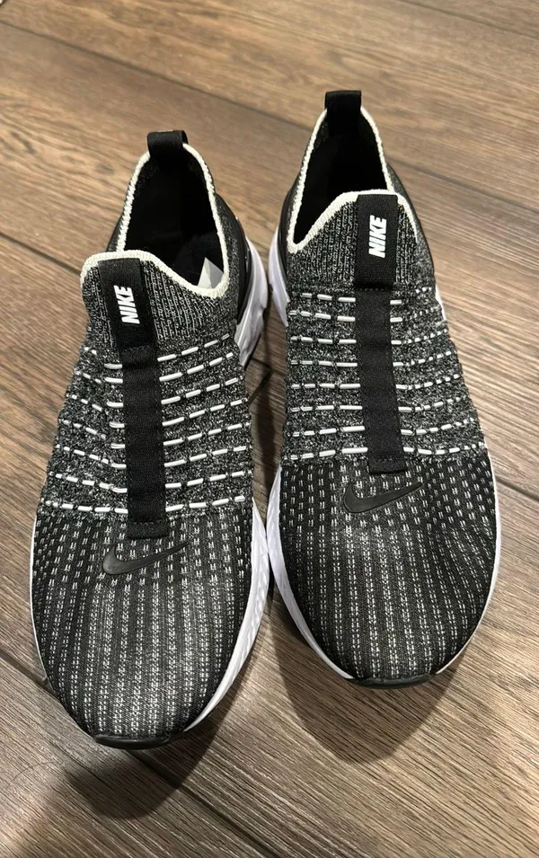 Sneakers - Image 3