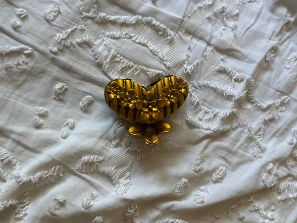 Set of 3 Decorative Vintage Hair Claw Clips- Gold toned - Image 8