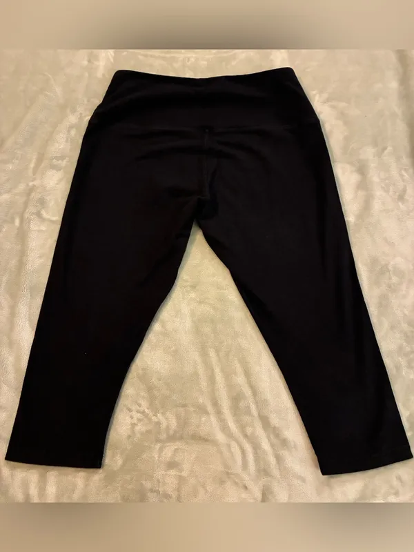 Women’s Lysse Black Capri Stretch Leggings Size X-Large - Image 2