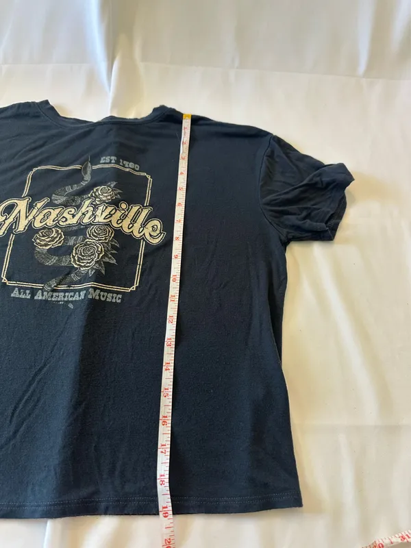 Chit Chat women’s large cropped Nashville T-shirt - Image 3