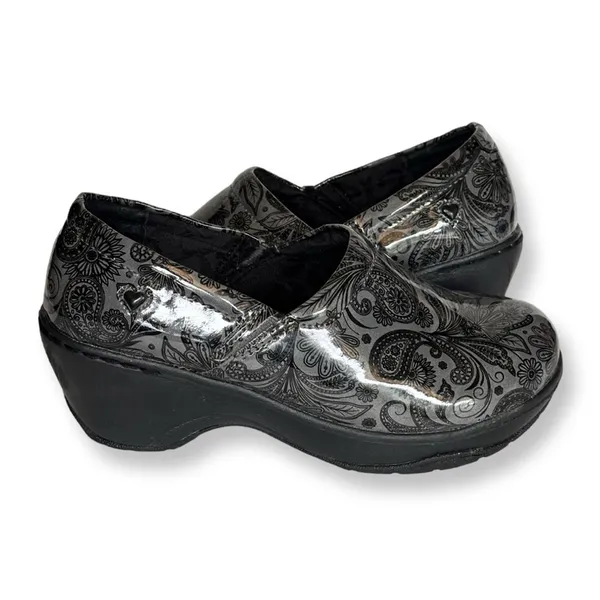Nurse Mates Gray Paisley Pillow Top Cushion Clogs Sz 8W - Image 2