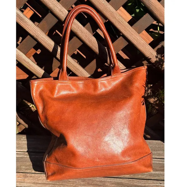 Tory Burch Amanda Classic Tote Tan Pebbled Leather Gold Logo Shoulder Bag - Image 2