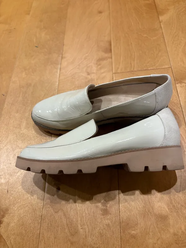 Vionic Kensley patent leather loafers cream sz 8.5 - Image 4
