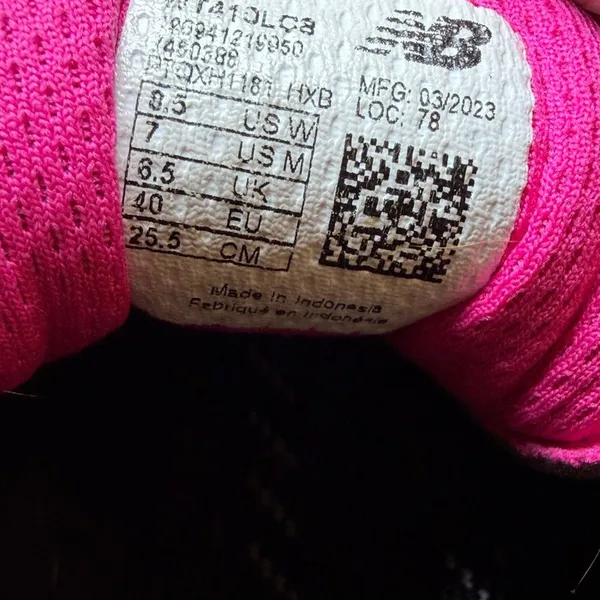 New-balance Women's Black and Pink Trainers - Image 5