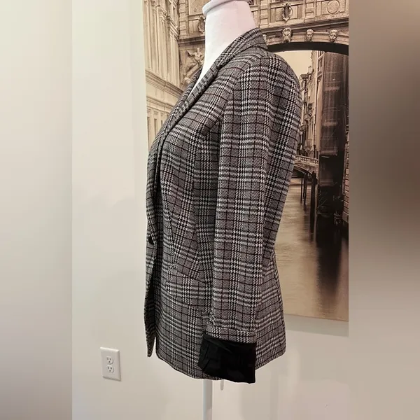 Very Nice Gently Used Plaid Blazer Gray - Image 3
