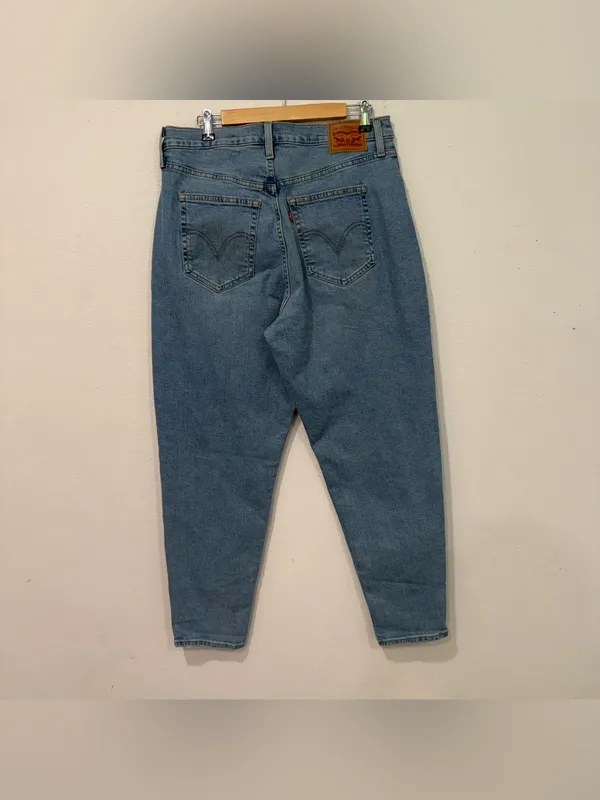 Levi’s High Waisted Tapered Leg Mom Jean 33 - Image 7