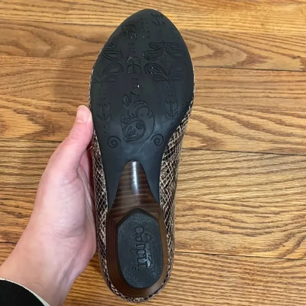 Indigo by Clarks Snakeskin Pattern Slip On Shoes heeled loafer‎ size 7.5 - Image 9