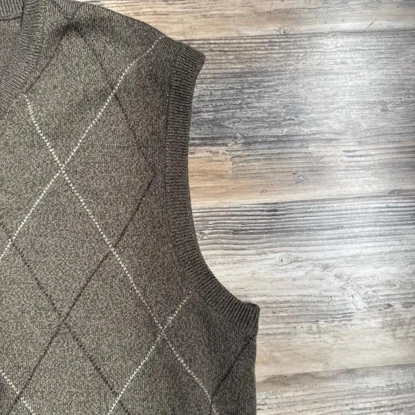 Geoffrey Beene Extra Soft Argyle  V-Neck Sweater Vest. - Image 5