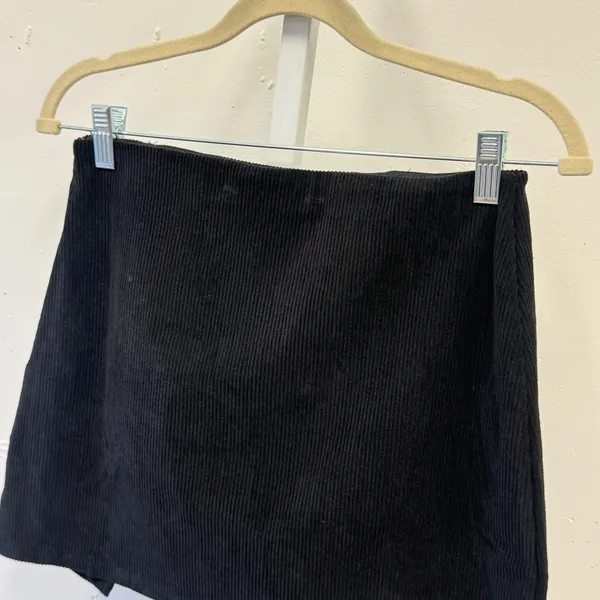 NWT Boutique COCCKO‎ Black Corduroy Wrap Mini Skort Medium Side Slit Academia - Image 4