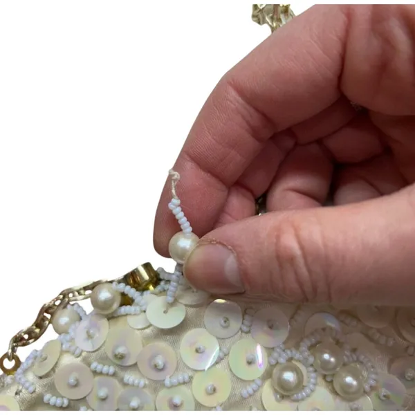 Vintage neutral white chain strap sequins pearl beaded mini handbag purse - Image 6