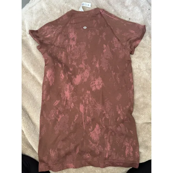Lululemon Swiftly Tech Short Sleeve 2.0 Shirt Size 6 Brown Rose Abstract Run Top - Image 2