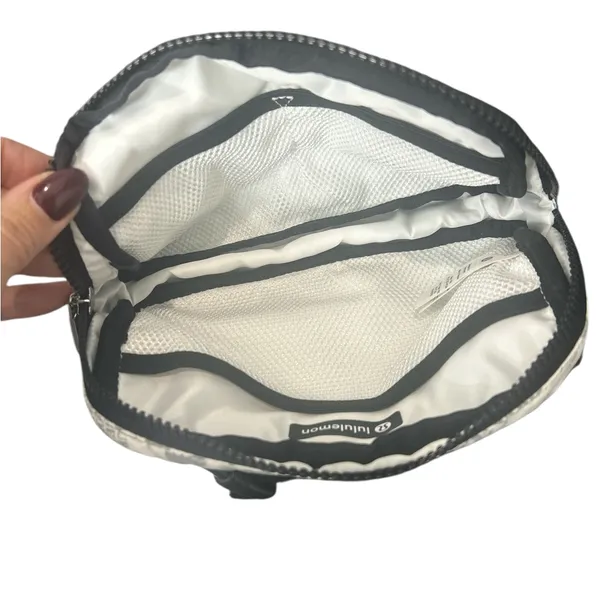 Rare discontinued lululemon everywhere belt bag “manifesto print” NWT limited ed - Image 4