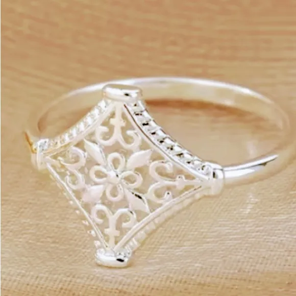 Boutique NEW 14k White Gold Plated Cut‎ Out Filigree Hollow Flower Ring, Size 7 - Image 6