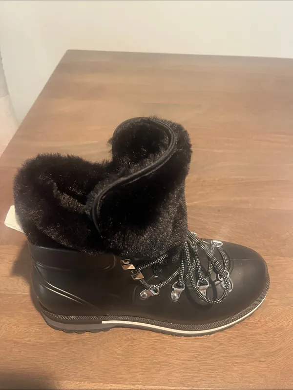 Michael Kors Black Faux-Fur Lace-Up women’s Boots Sz 7 - Image 3