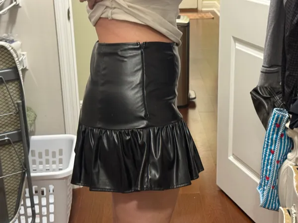 Black leather ruffle skirt - Image 2