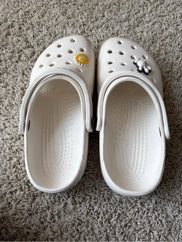Classic White Crocs Women’s Size 5 Men’s Sz 7 Jibbitz Charms Included Disney G2 - Image 5