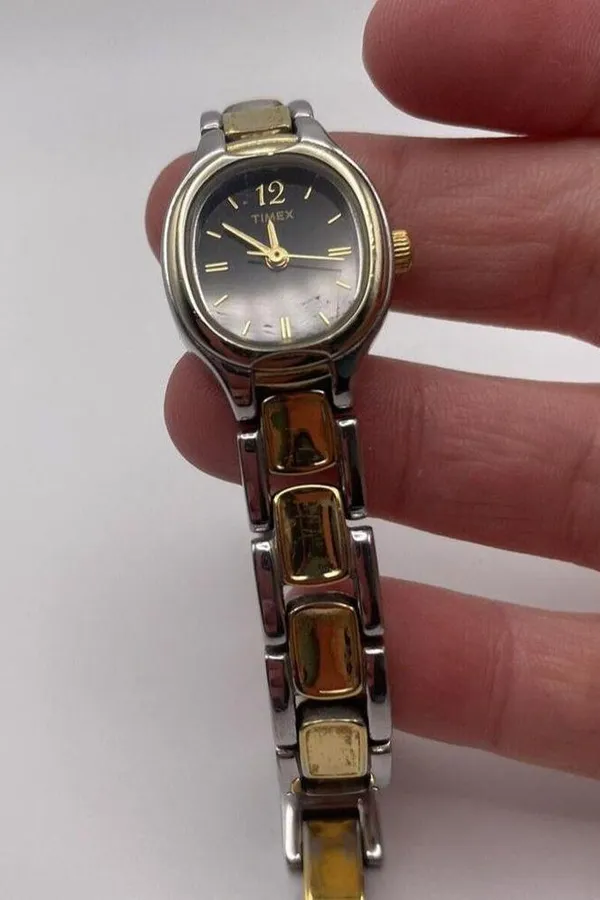 Working Ladies Timex Two Tone Women's Wrist Watch - Image 6