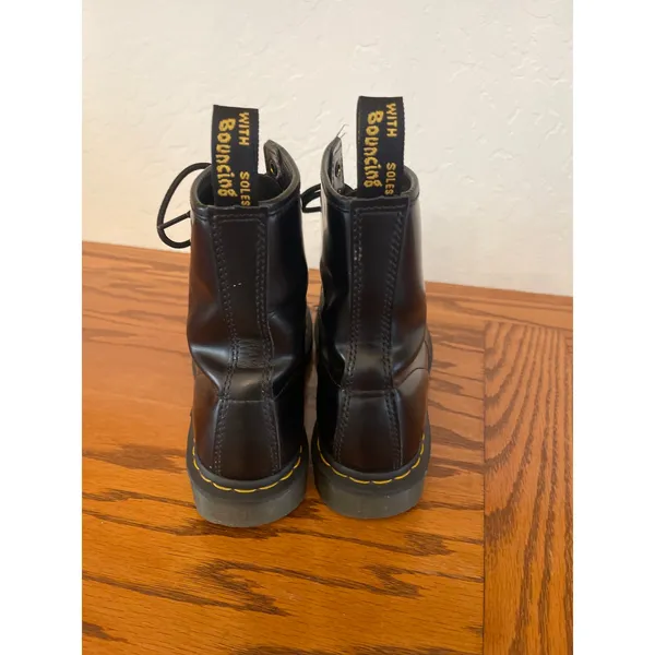 The classic black smooth leather Dr. Martens 1460 8-eye boots, size 9 - Image 5