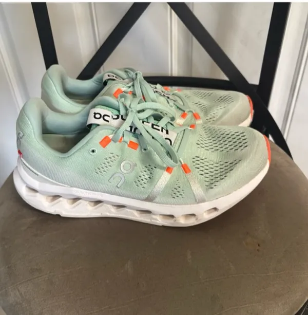 Size 8 On Running Creek-Mint Green Cloudsurfer lace up Round toe Sneakers - Image 2