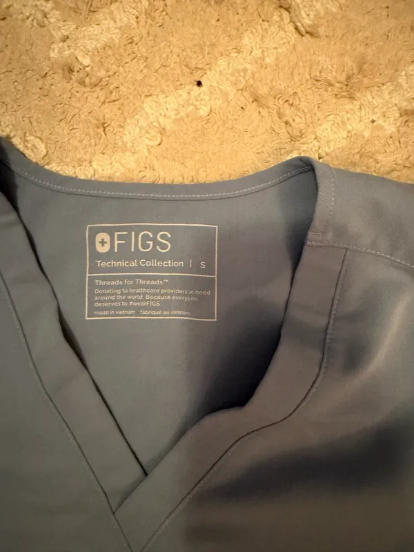 FIGS Catarina Scrub Top One-Pocket - Image 2
