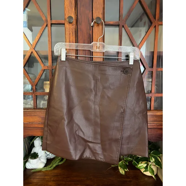Babaton Aritzia Vicinity Brown Vegan Faux Leather Wrap Mini Skirt Size 4 95100 - Image 2