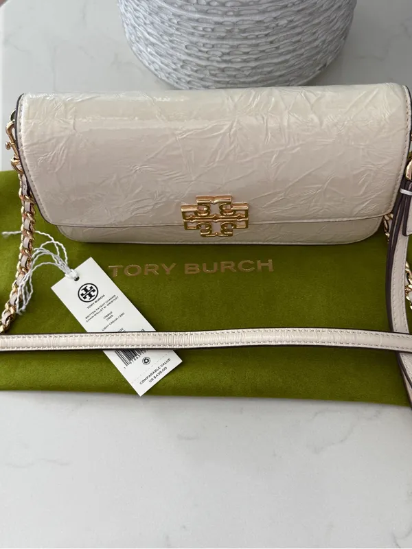 Tory Burch crinkle Cream patent leather Logo Crossbody/wristlet strap Preloved - Image 6