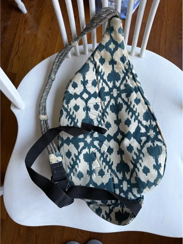 Kavu Canvas Sling Bag with Blue and Cream Ikat Pattern - Image 2