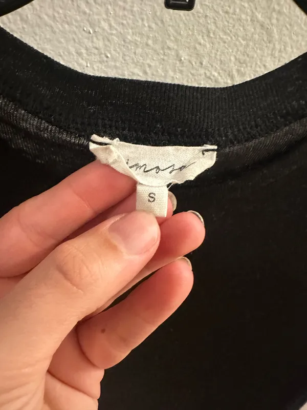 Black cropped tee - Image 2