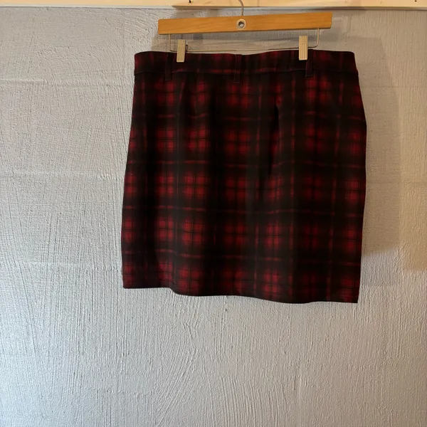 Maurices Red Black Mini Skirt 19” long Plaid Faux Pockets Back - Image 10