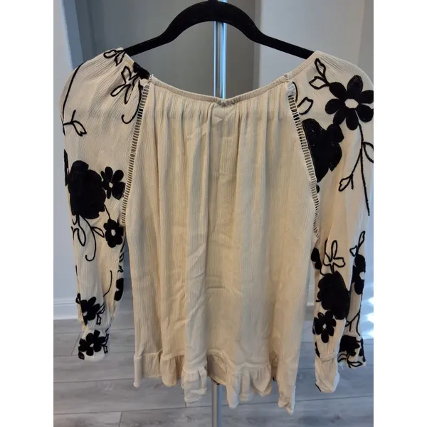 Liv Los Angeles Womens Sz S Black/White Embroidered Flowers Ruffle Tunic Top - Image 7