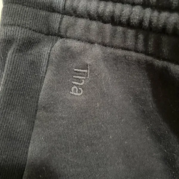 Aritzia TNA Black Cozy Fleece Sweatshorts Drawstring Pockets Women’s Sz S EUC - Image 3
