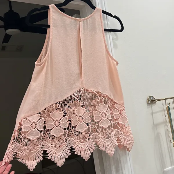 Gianni Bini size medium pale pink top - Image 2