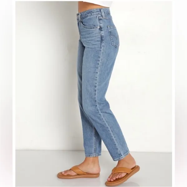 Levi’s Premium‎ 80’s Mom Jean High Rise Denim Jeans - Image 3