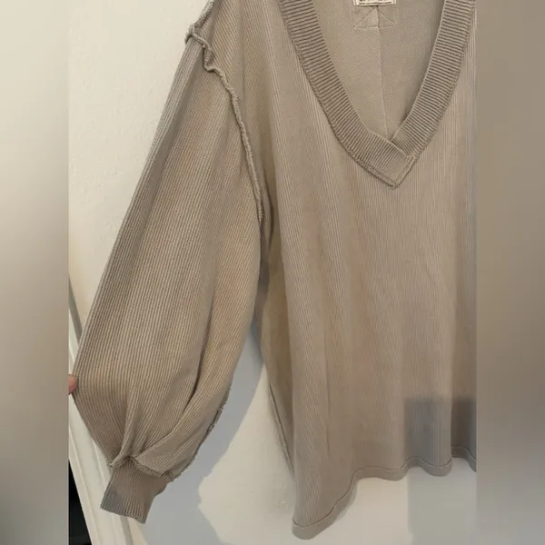 We The Free Asher Thermal Tan Oversized V-neck Long Sleeve Top Size Medium READ - Image 4