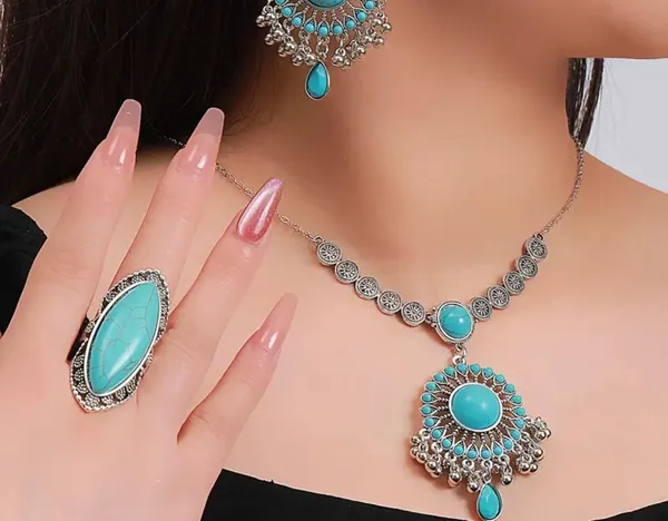 Elegant Turquoise and Silver Jewelry Set - Image 8