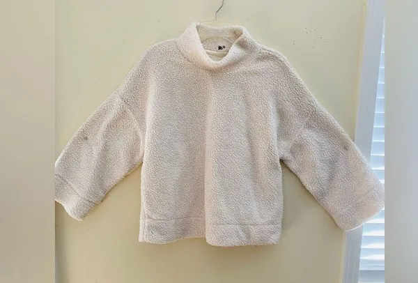 NWT GAP Fleece Sweatshirt for women - Image 7