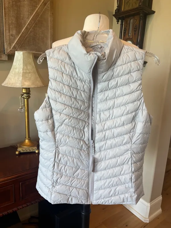 Water Resistant Zip Up Champagne Vest New - Image 5