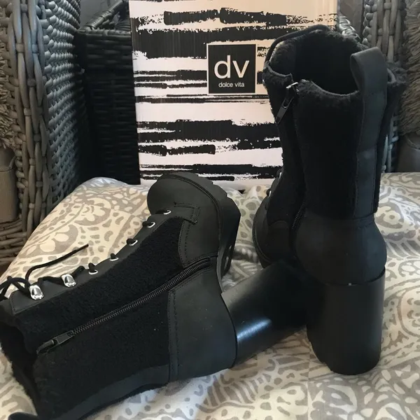 New Dolce Vita Dixy Faux Shearling Trim Heel Platform Boots - Image 10