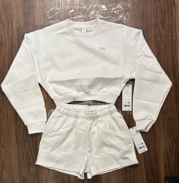🤍✨Cropped Accolade Crewneck & Shorts Set – White (Size M) - Image 3