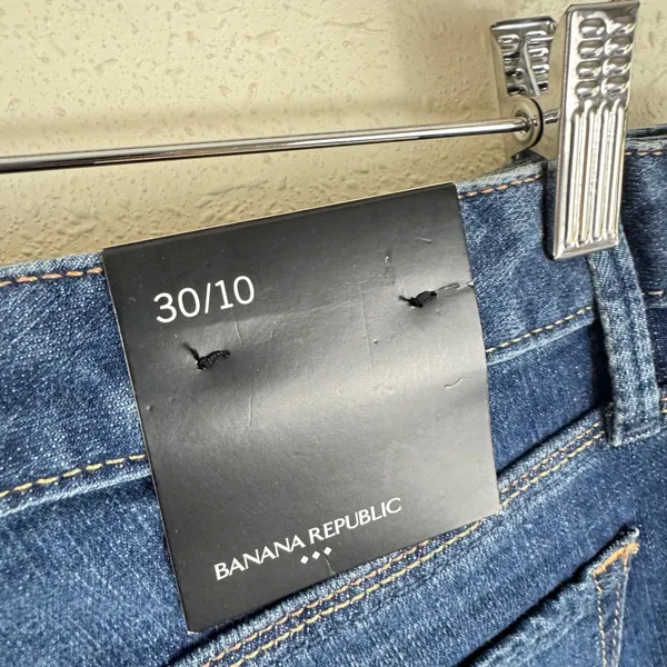 Banana Republic Womens 30/10 Medium Wash Logo Tape Cuff Cropped Capri Jeans NEW - Image 6