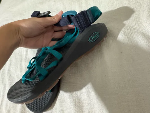 Chacos Sandals Women’s 6 blue - Image 3