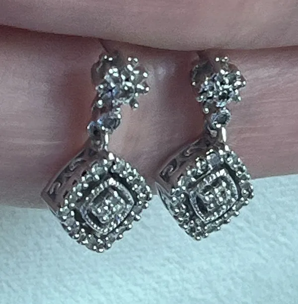 Vera Wang Real diamond 925 earrings! - Image 4