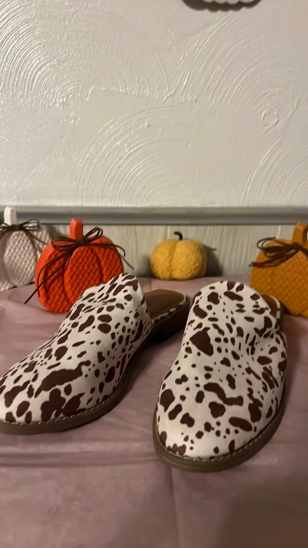 Cowhide slip on - Image 3