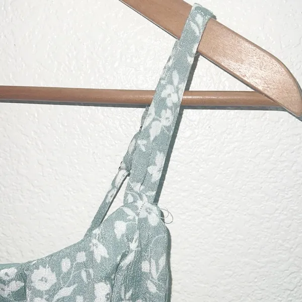 E&M Juniors Green Floral Babydoll Smocked Back Adjustable Strap Tank Top - Image 5