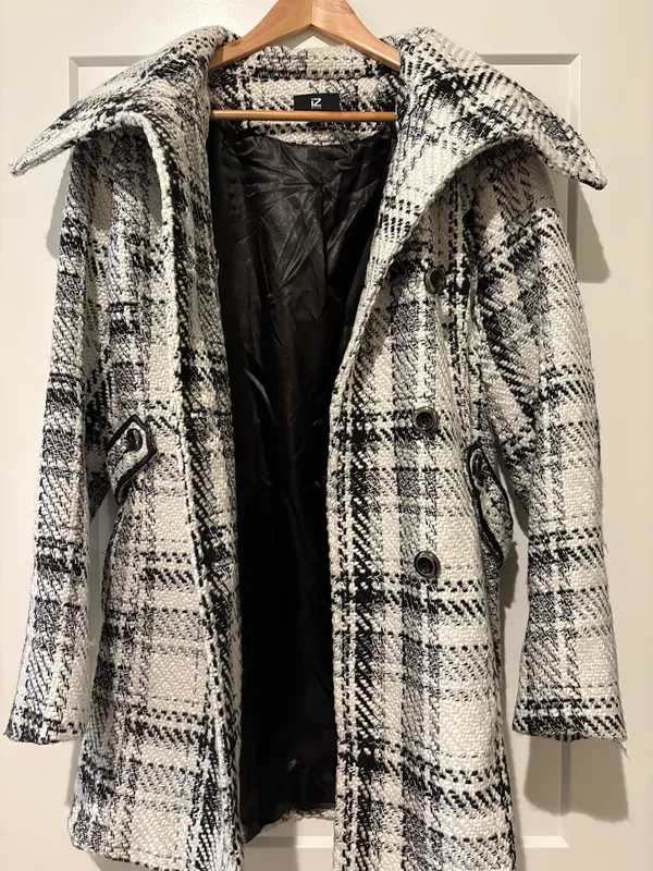 IZ Byer Black & White Plaid Heavy Coat – Junior’s Size XL - Image 3